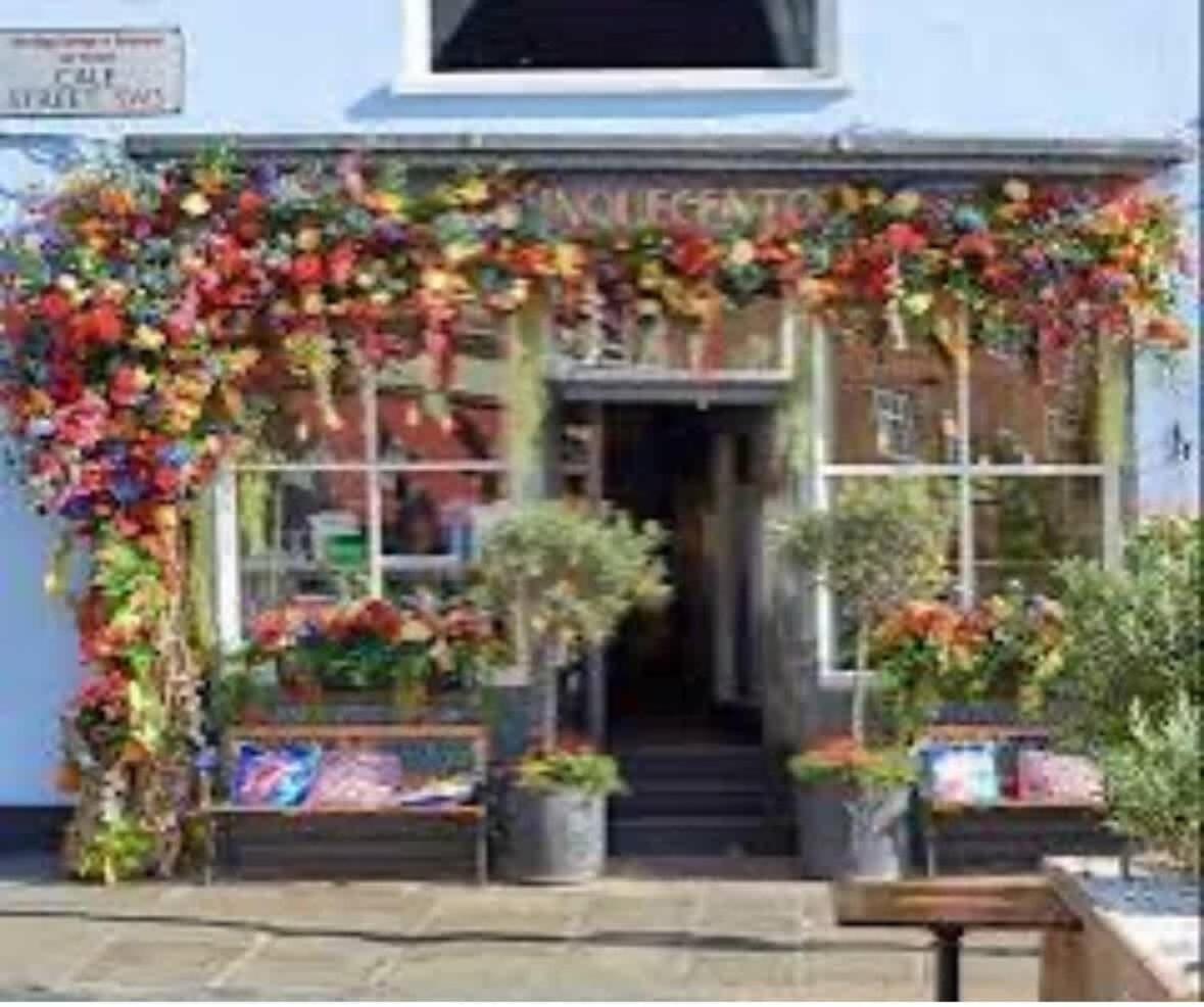 Rare Find, Beautiful On Chelsea Casa vacanze Londra